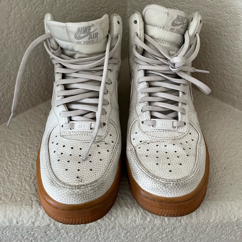 Nike  Air Force  one  white  size 7  very good condition.